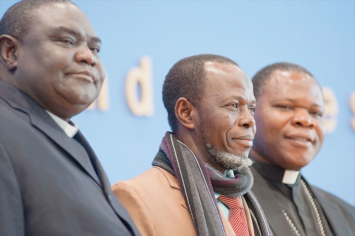 De gauche à droite : le pasteur Guerekoyame-Gbangou, l’imam Kobine et Mgr Nzapalainga (© Klaus-Dietmar Gabbert / DR / 2017)